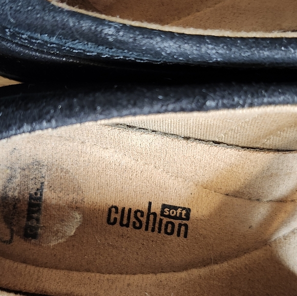 Size 7 Clarks shoes - Picture 3 of 6